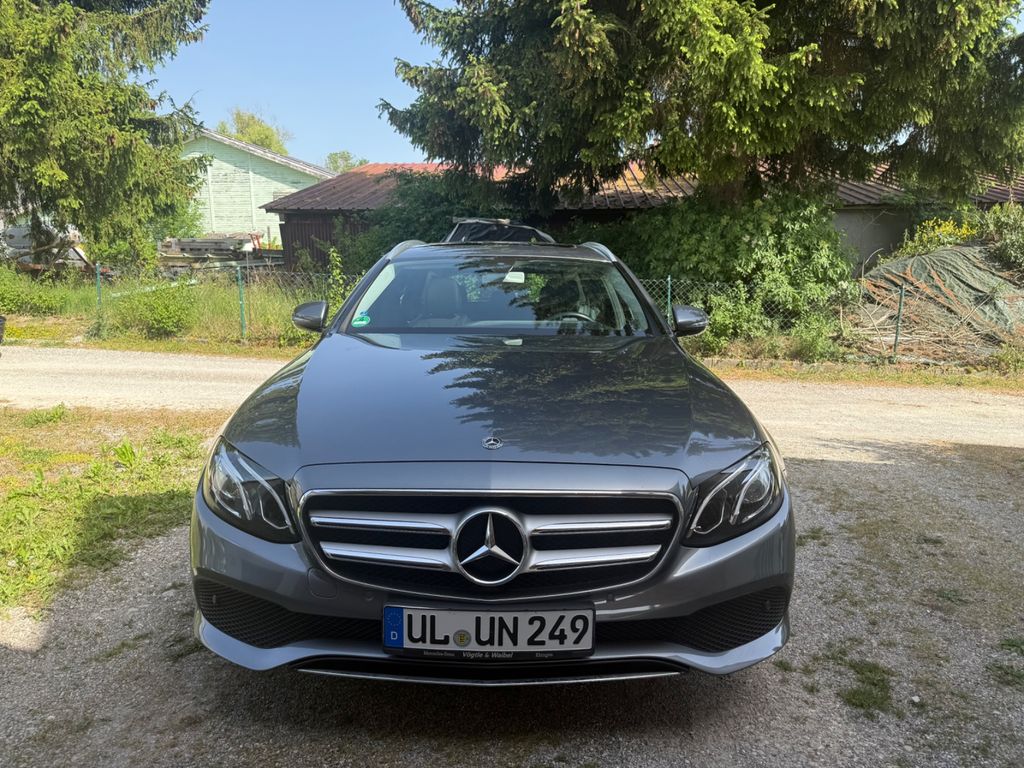 Image of Mercedes-Benz E 200