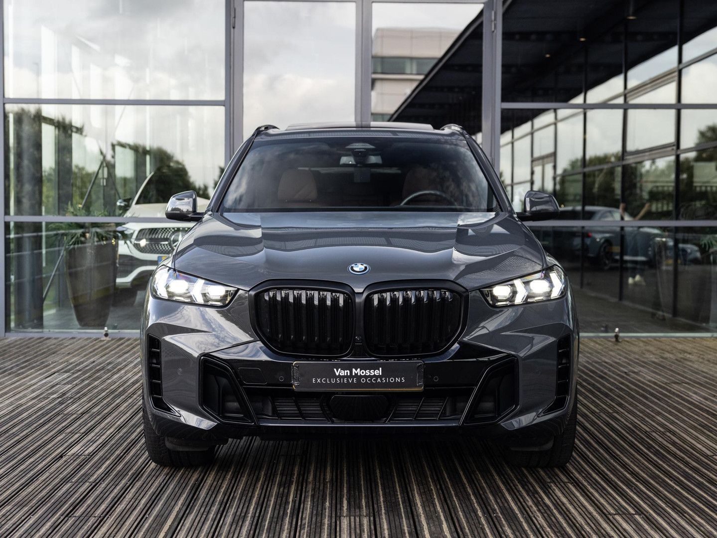 BMW X5 xDrive50e | DRAVITGRAU | ACHTERAS BESTURING | imagem 2