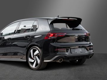 Volkswagen Golf - 8
