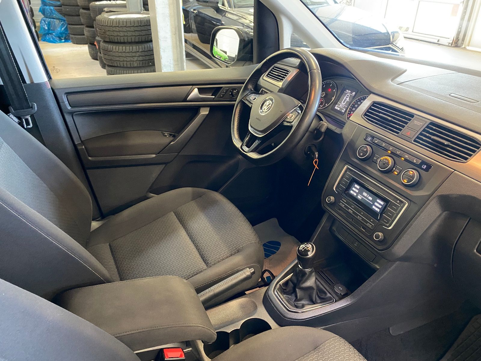 Fahrzeugabbildung Volkswagen Caddy 2.0 TDI Klimaautomatik PDC SHZ Tempomat