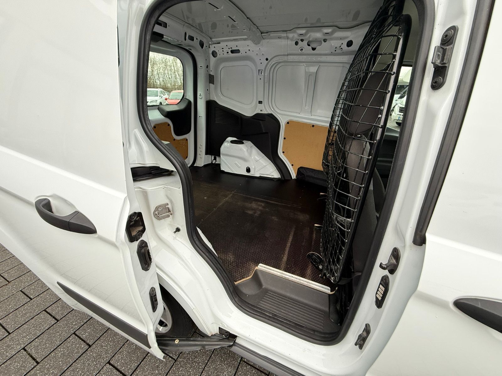 Fahrzeugabbildung Ford Transit Courier Basis AHK ZV SERVO FLÜGELTÜREN