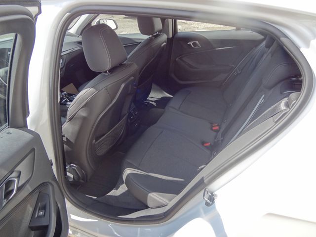 Fahrzeugabbildung BMW 118i Sportline/39.000km/LED/SitzH/Navi/Automatik