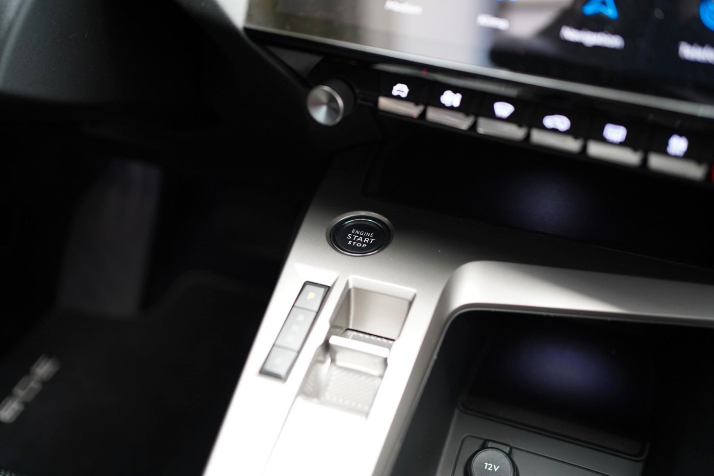 Fahrzeugabbildung Peugeot 308 SW Plug In Hybrid 180 Allure Automatik Navi