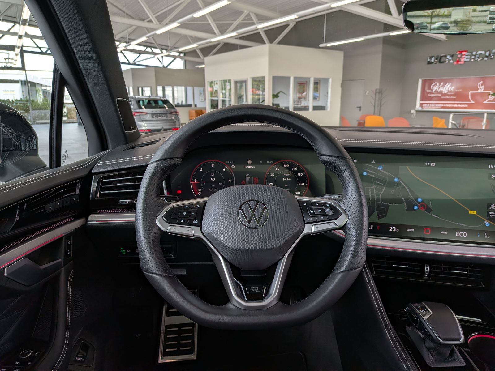 Fahrzeugabbildung Volkswagen Touareg 3.0TDI 4M R-Line VOLL Black 22" UPE 114T