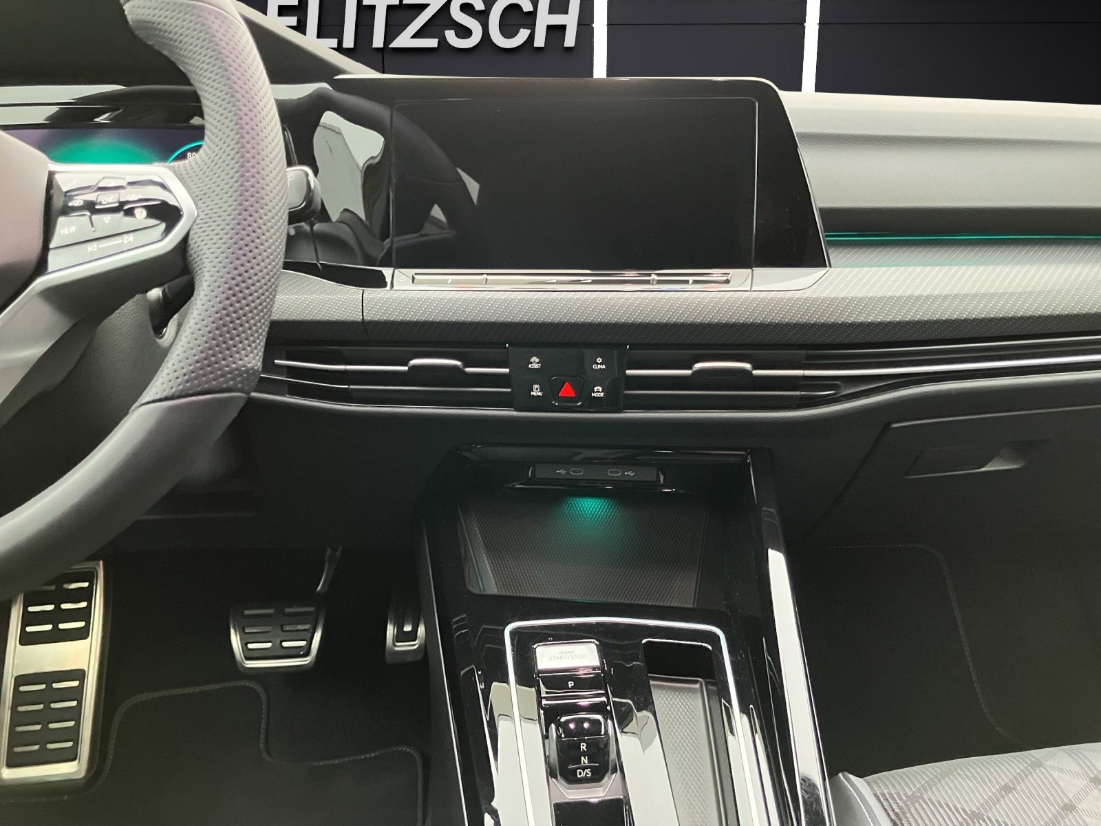 Fahrzeugabbildung Volkswagen Golf VIII 1.5 TSI R-Line DSG LED+ ACC RFK NAVI T
