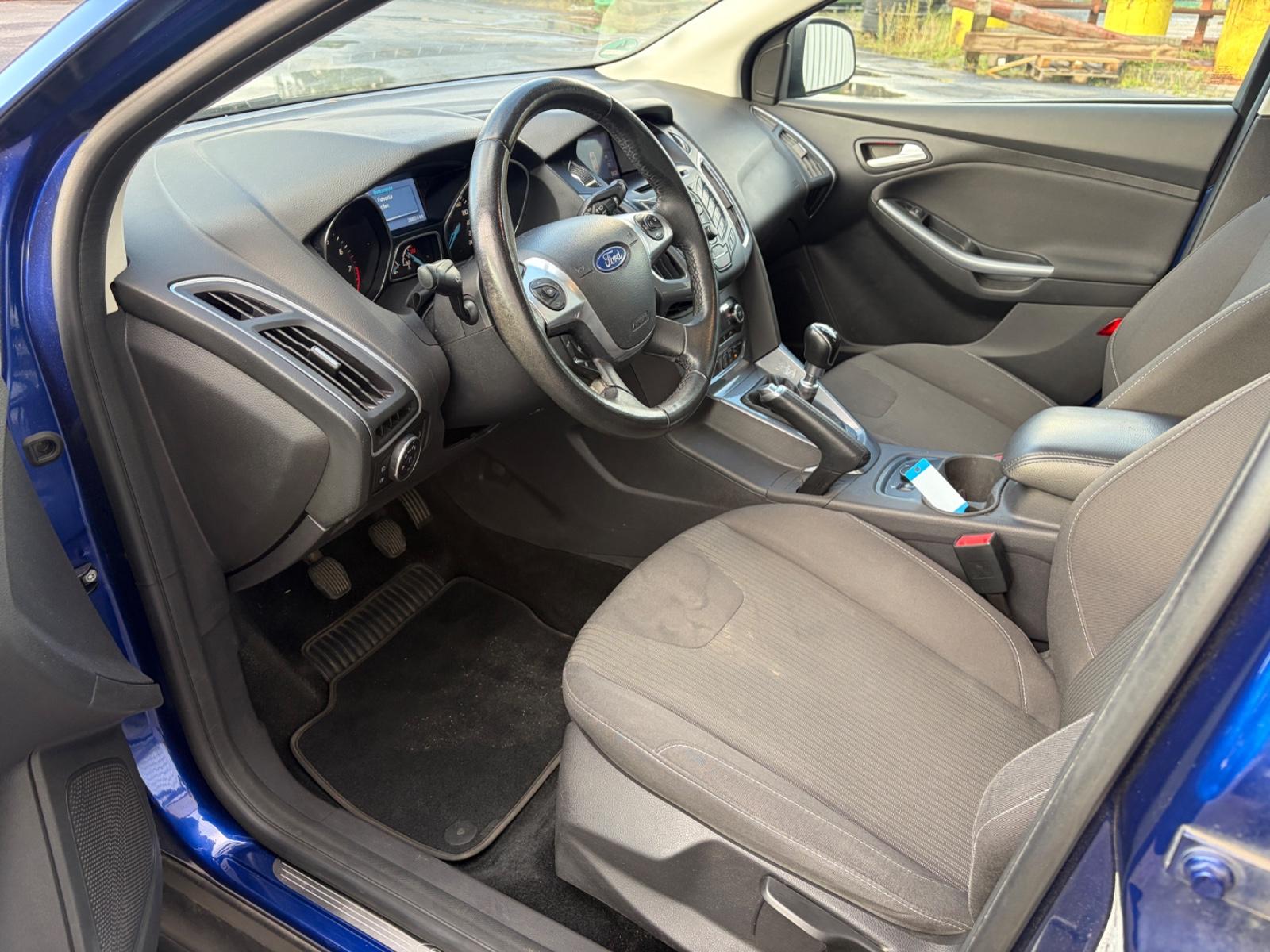 Ford Focus 2014 — photo 10