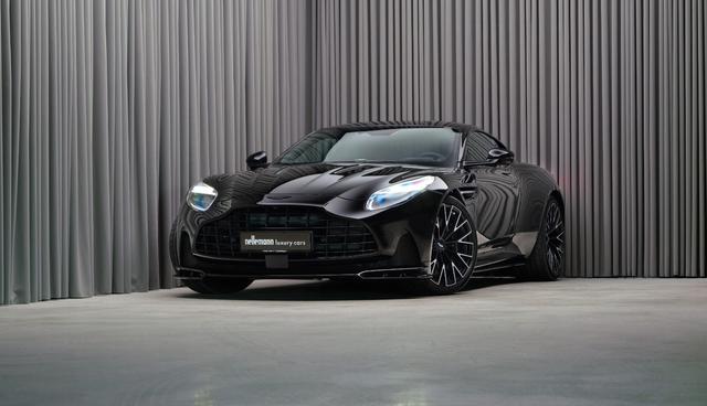 Aston Martin S | B&W | 21" Evo Wheels | Tinted Carbon Roof
