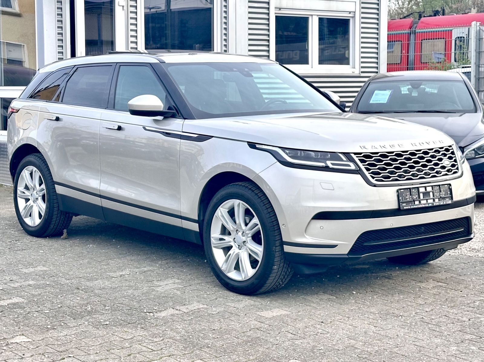 Fahrzeugabbildung Land Rover RANGE ROVER VELAR SE*MOD.2021+AHK+PANO+U.V.M*