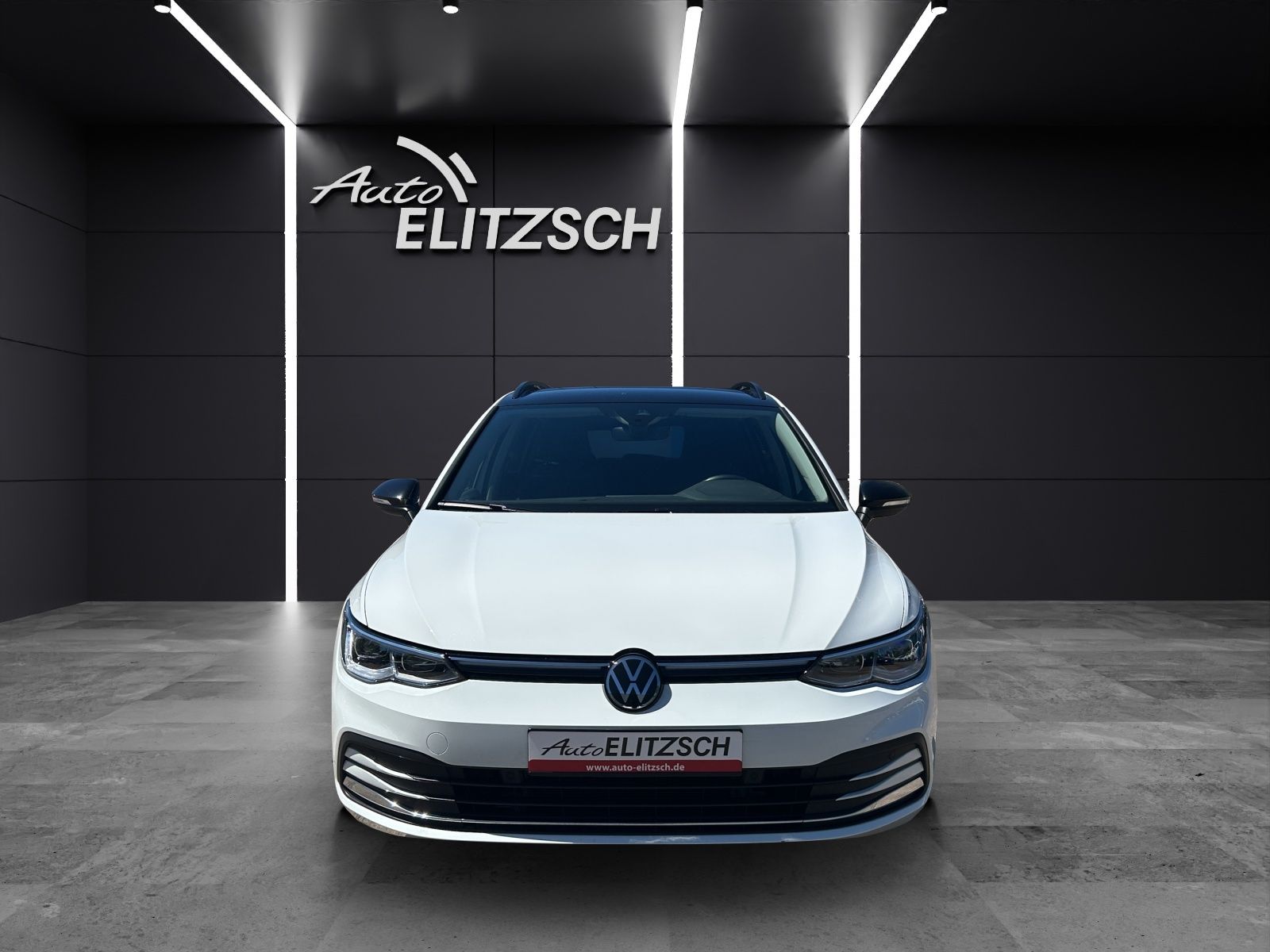 Fahrzeugabbildung Volkswagen Golf VIII Variant eTSI  Style DSG Matrix AHK Nav