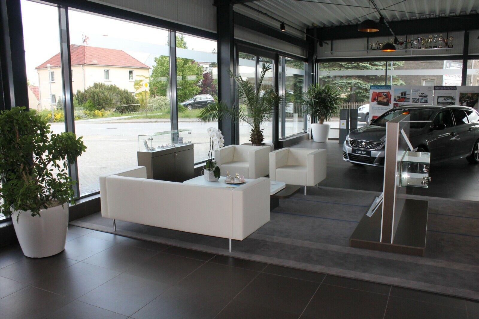 showroom-image-top