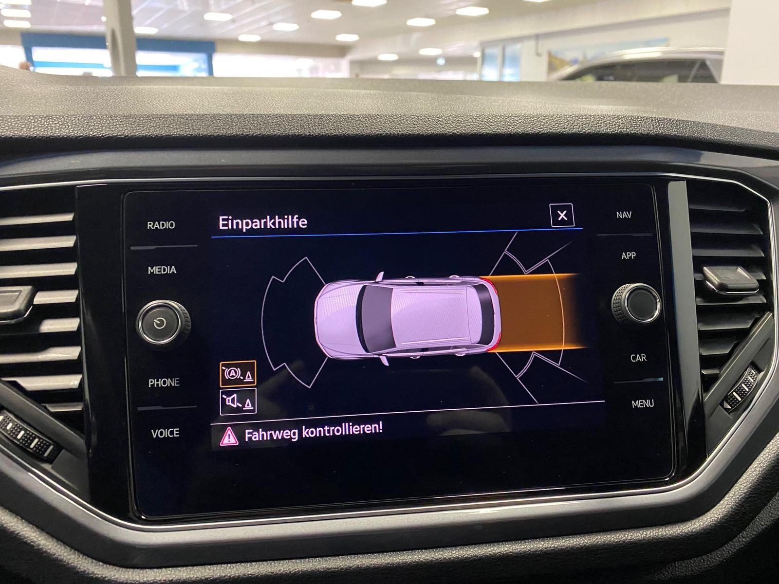 Fahrzeugabbildung Volkswagen T-Roc 1.5 TSI DSG SPORT R-LINE+ACC+AHK+ALLWETTER