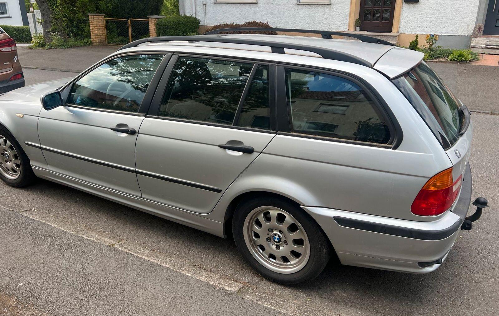 BMW 316 2005 — rear view