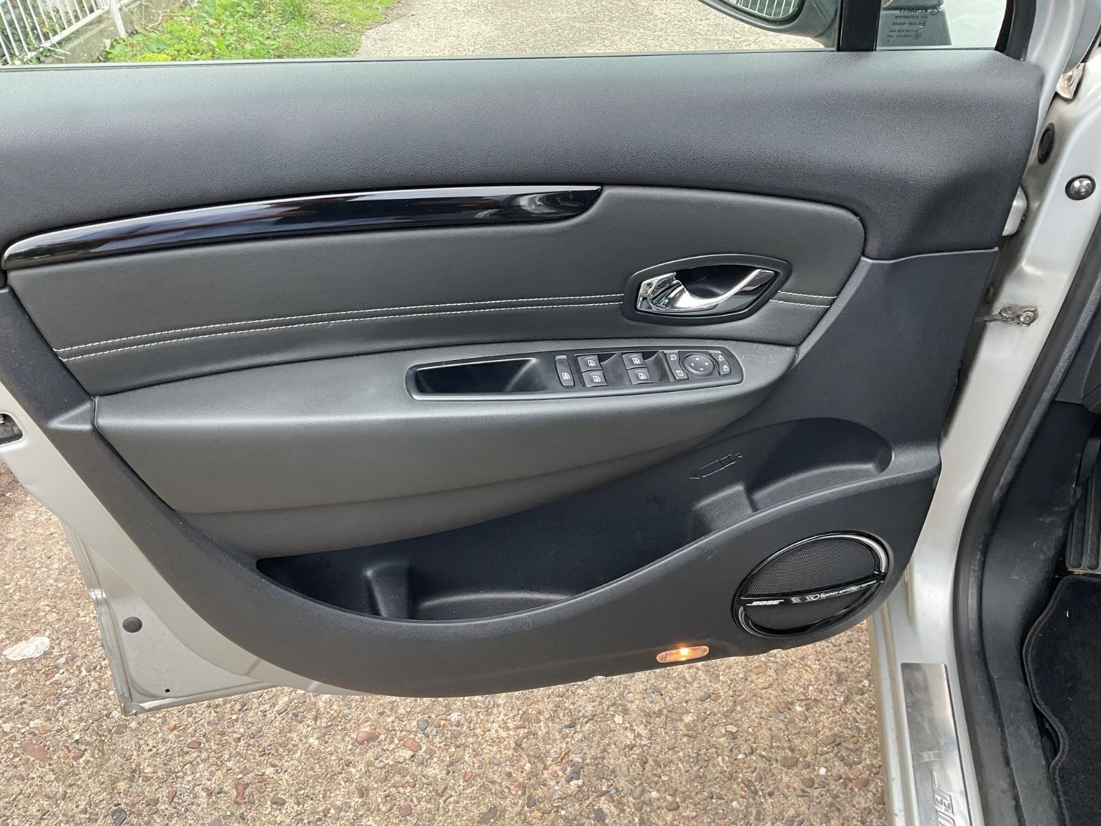Renault Scenic 2013 — photo 9