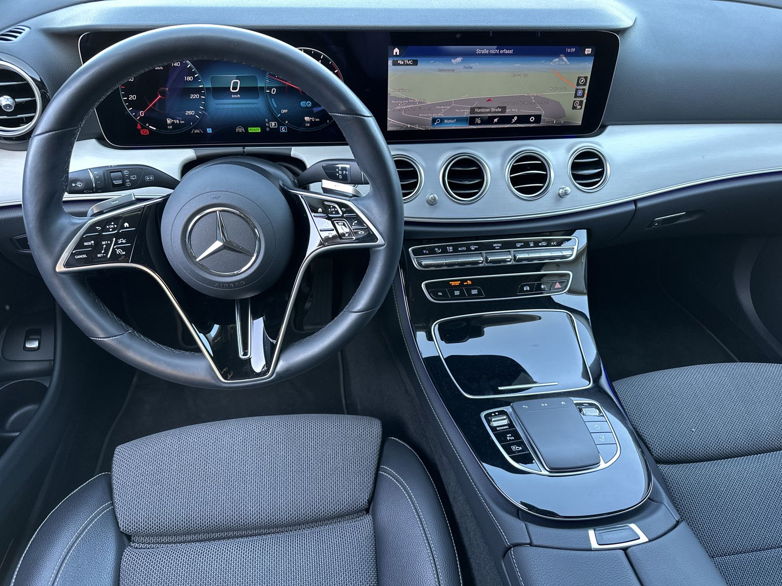 Fahrzeugabbildung Mercedes-Benz E 300de T 4Matic NAV+LED+DISTRONIC+KAMERA+HEADUP