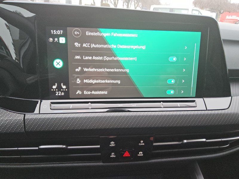 Fahrzeugabbildung Volkswagen Golf VIII Var. 2.0 TDI R-Line DSG  AHK+ACC+NAVI+