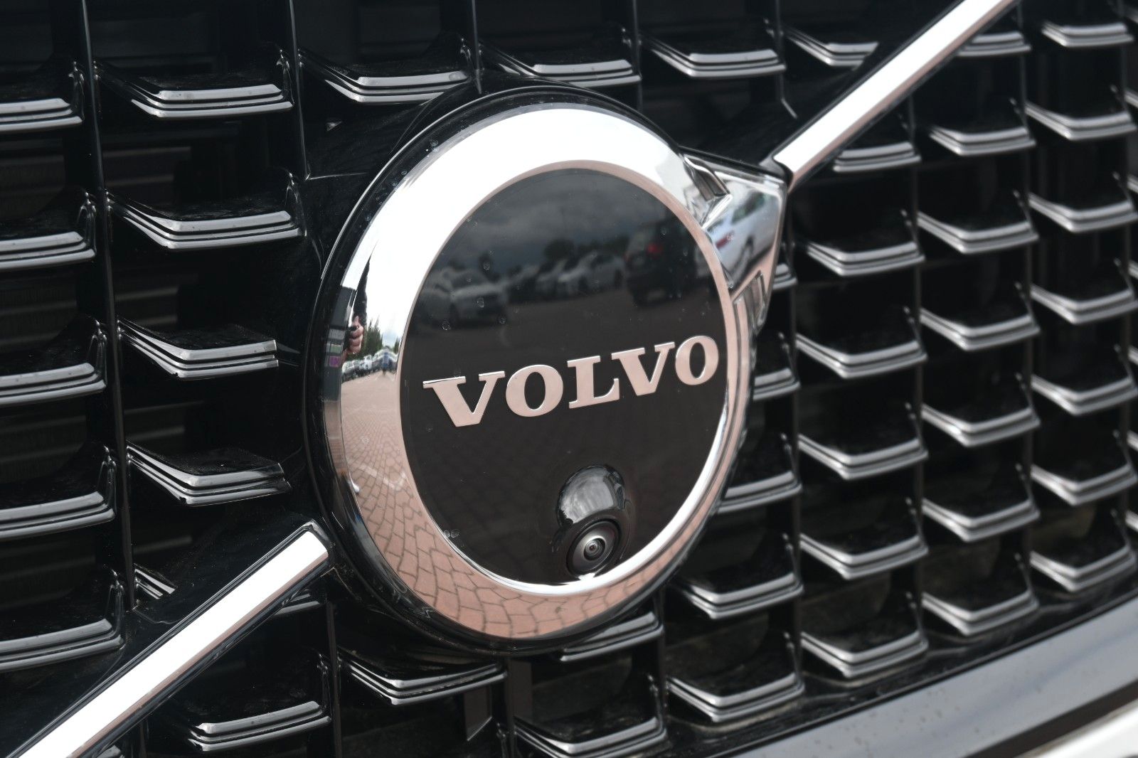 Fahrzeugabbildung Volvo XC60 B4 D AWD Ultimate Dark*STDHZG*LUFT*360°*ACC