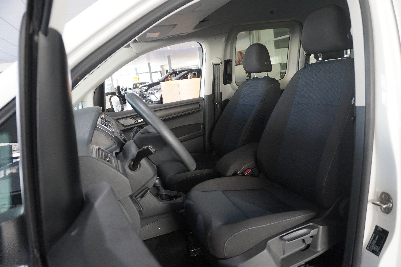 Fahrzeugabbildung Volkswagen Caddy 1.4 TSI TRENDLINE DSG 5-SITZE KLIMA/AHK