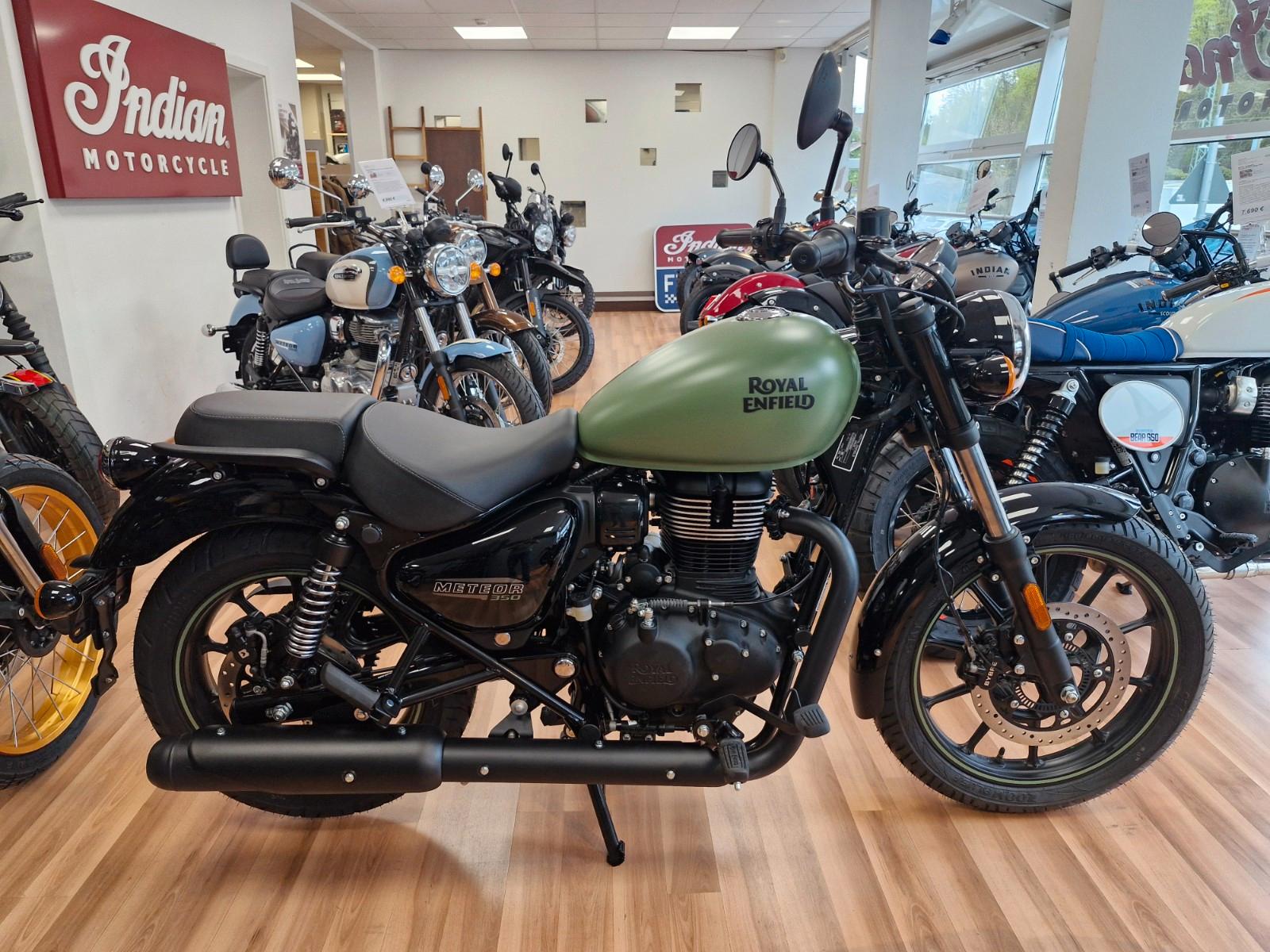 Royal Enfield Meteor 350 in Matt Green