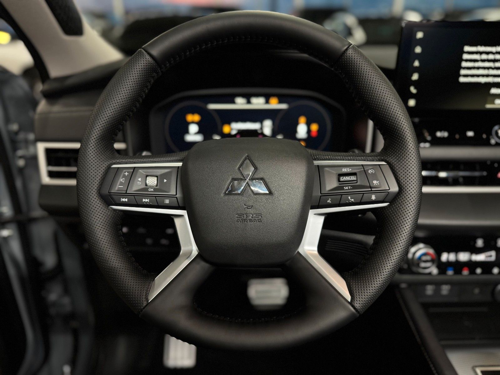 Fahrzeugabbildung Mitsubishi Outlander 2.4PLUG-IN HYBRID 4WD TOP