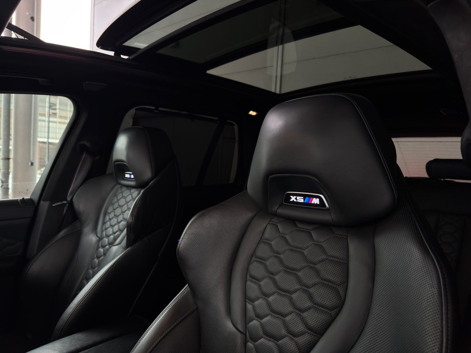 Fahrzeugabbildung BMW X5 M Competition HUD/Pano/B&W/Massage