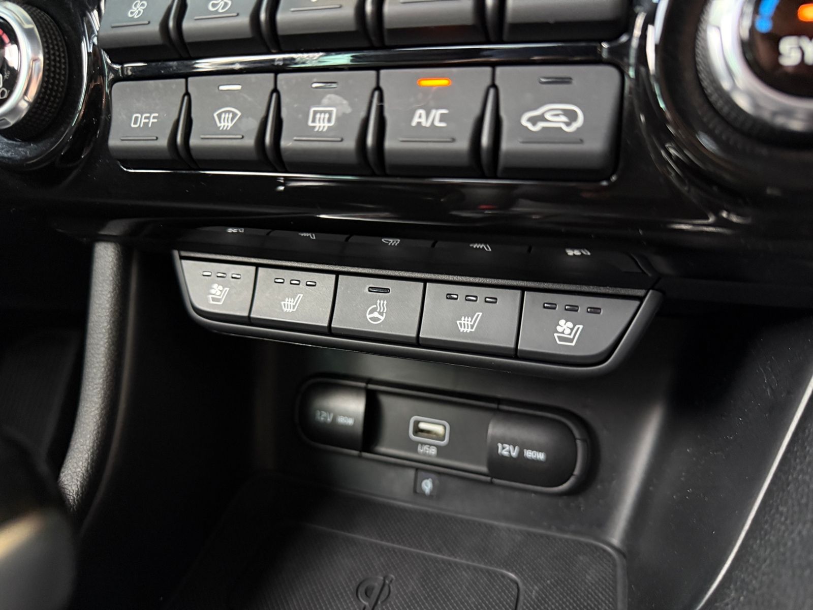 Fahrzeugabbildung Kia Sportage GT-Line 4WD PANO LED LEDER 19"