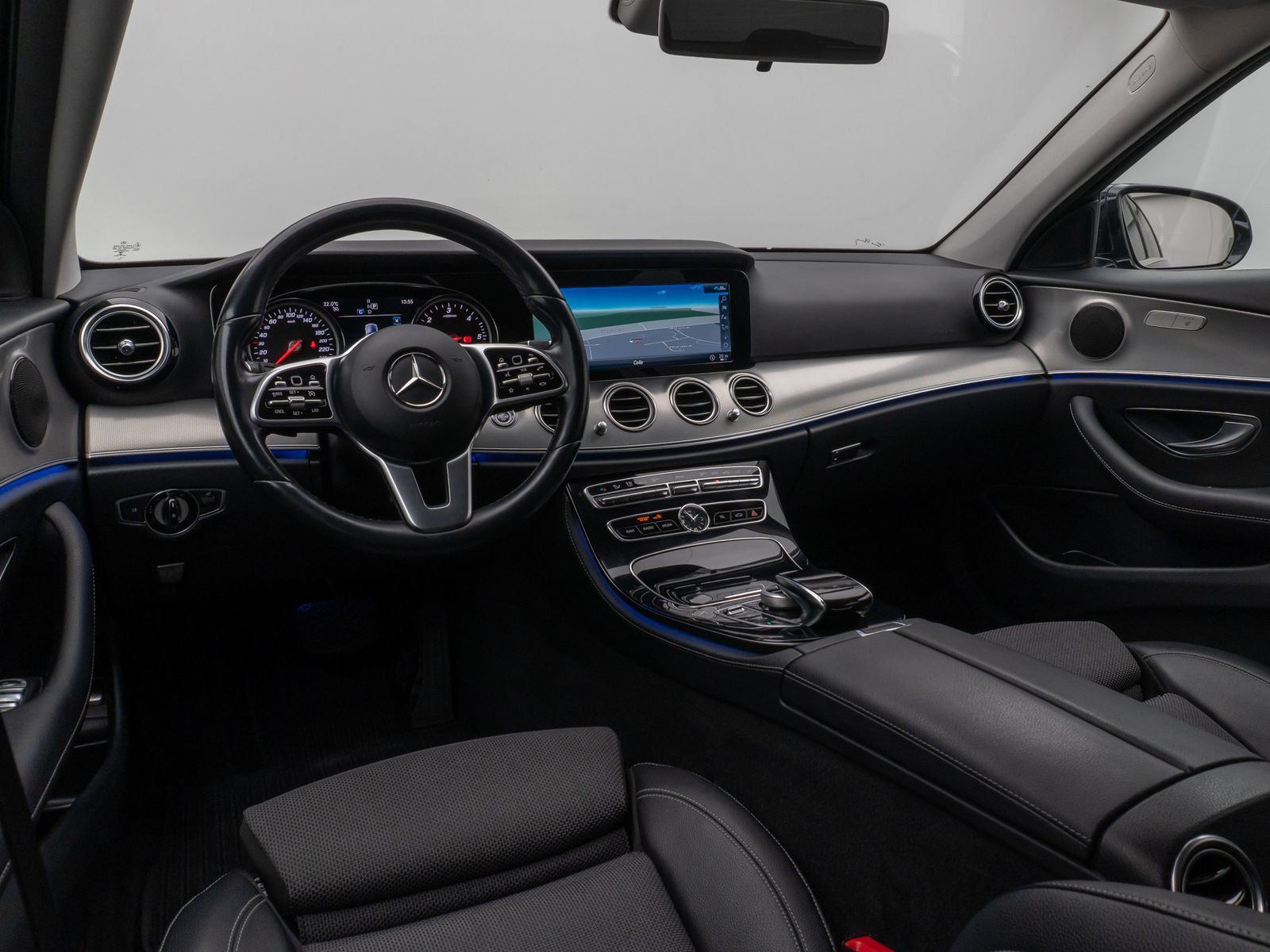 Fahrzeugabbildung Mercedes-Benz E 220d T-Modell Avantgarde Kamera AHK Tempomat