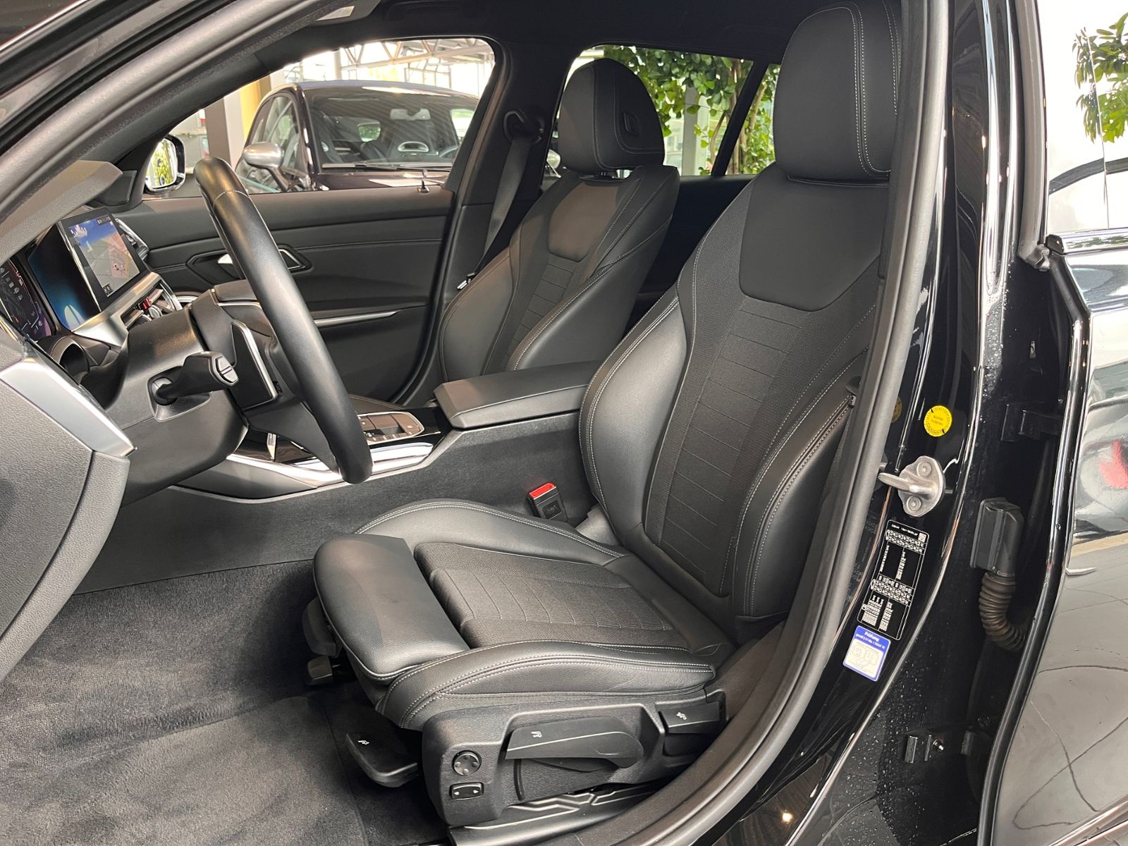 Fahrzeugabbildung BMW 320 i Sport Line Touring ACC LED NAVI ALU