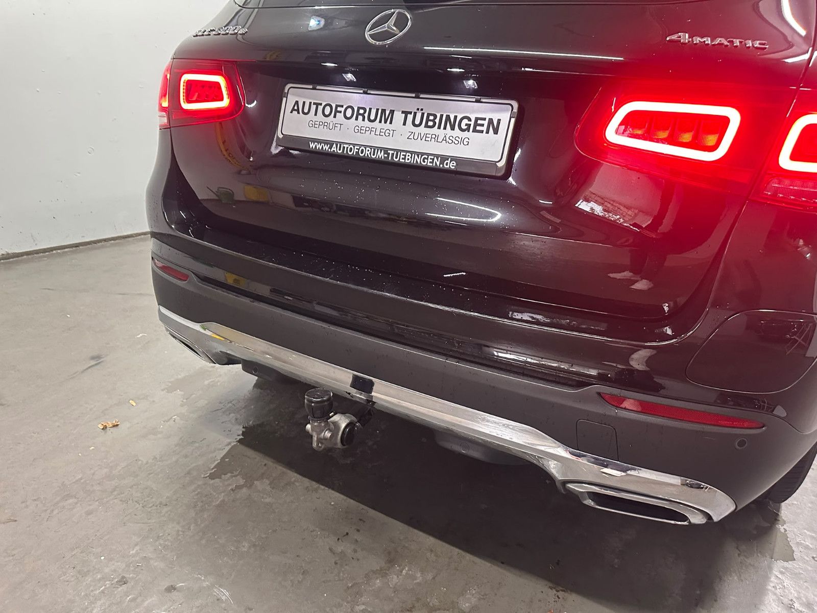 Fahrzeugabbildung Mercedes-Benz GLC 300 e 4MATIC Autom.*AHK*PANORAMA*DISTRO