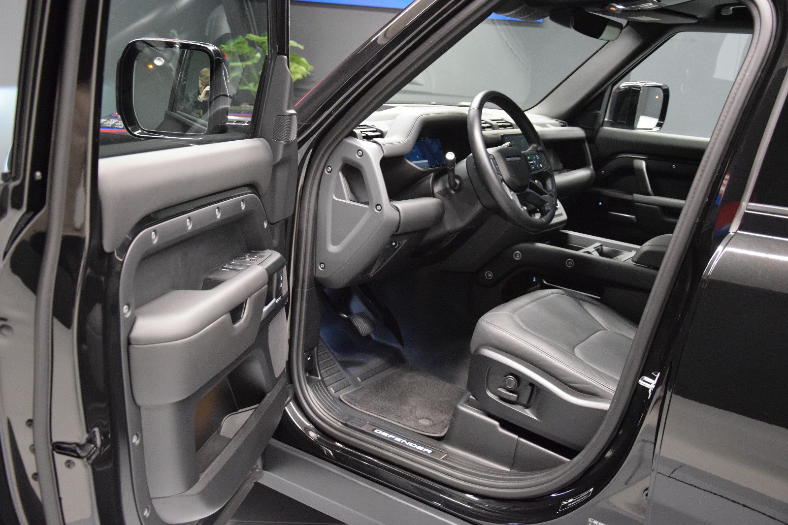 Fahrzeugabbildung Land Rover Defender 110 X-Dynamic HSE 5.0 V8 Pano Matrix
