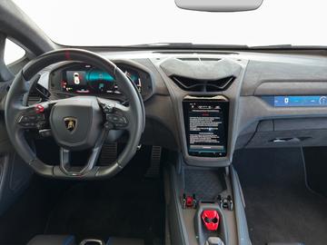 صورة 8 لـ 2025 Lamborghini TEMERARIO