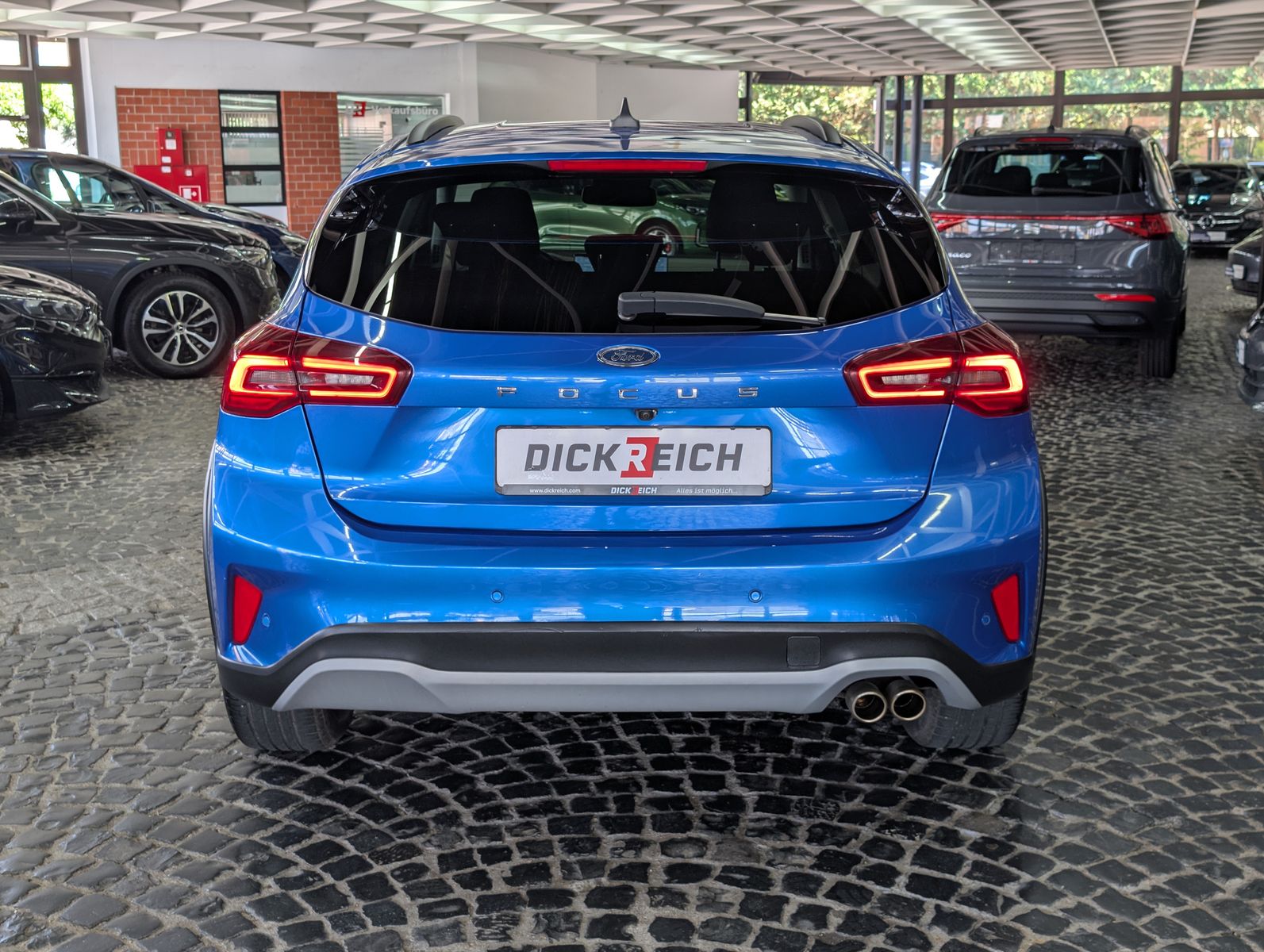 Fahrzeugabbildung Ford Focus 1.0 EB MHEV Active LED ACC KAM 17" WINTER