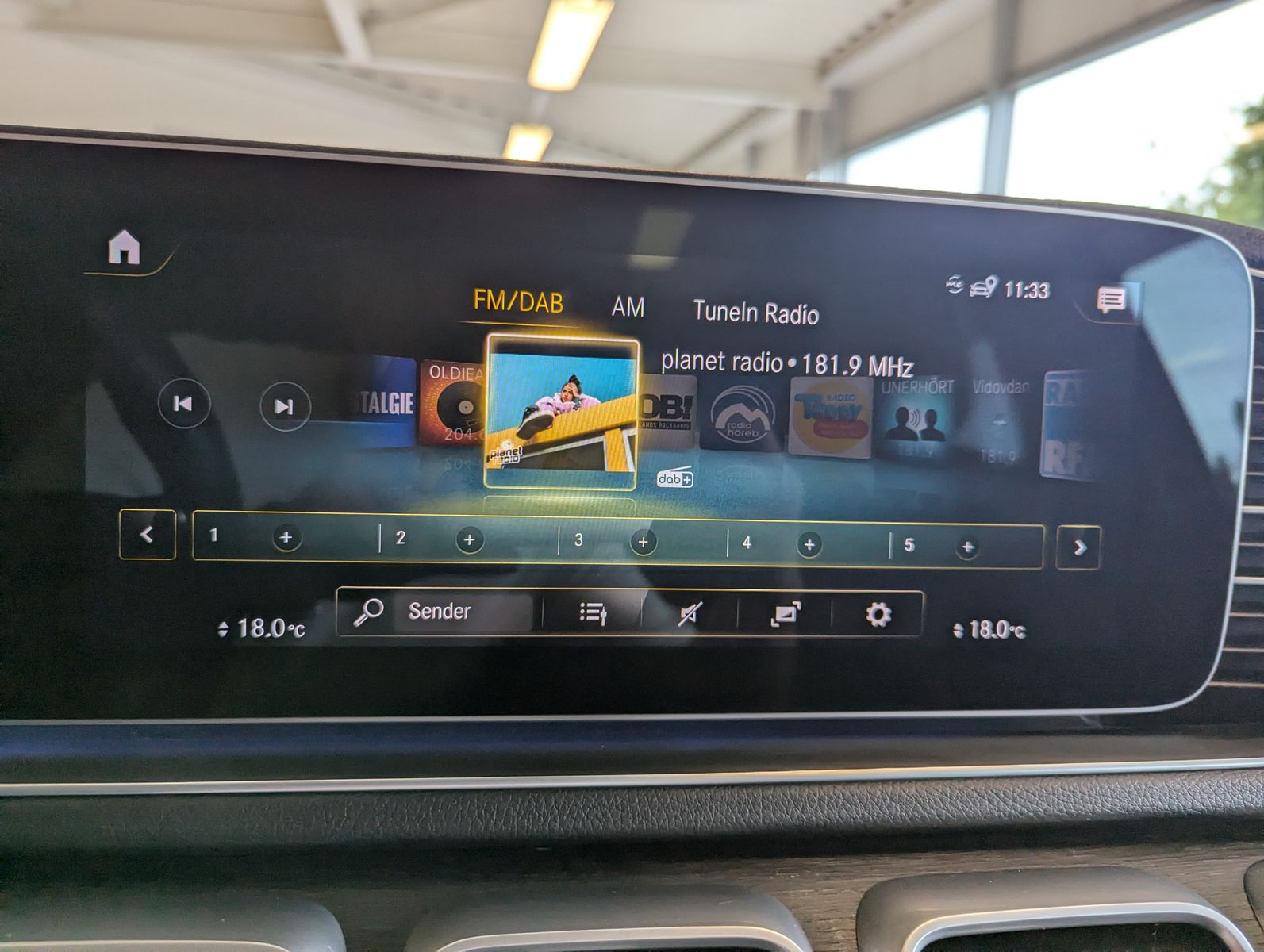 MERCEDES-BENZ GLE 400 d 4M AMG Pano Burmester Multibeam AHK 21 - Image 35