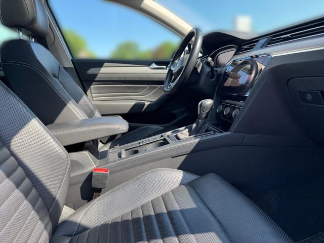 Passat Elegance 4Motion 2.0 TDI AHK Head-Up Lede