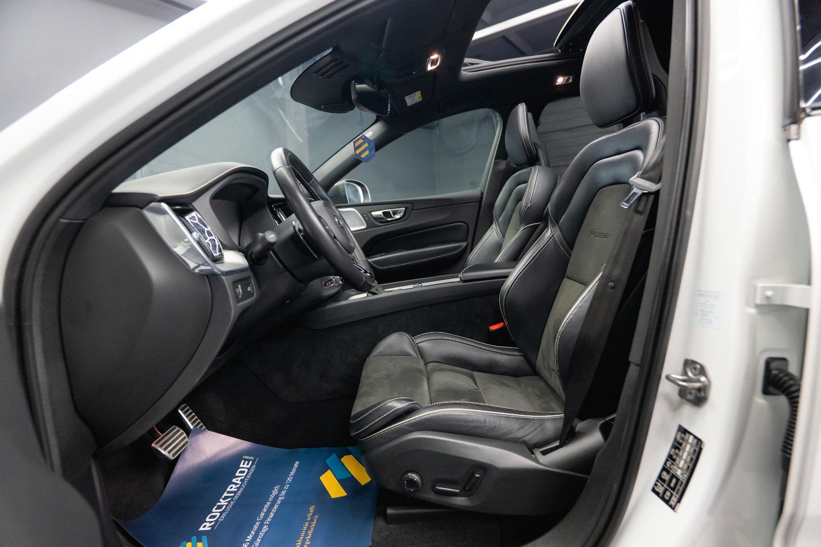 Fahrzeugabbildung Volvo XC60 R Design AWD | ACC | Pano | B&W | LED | 21`