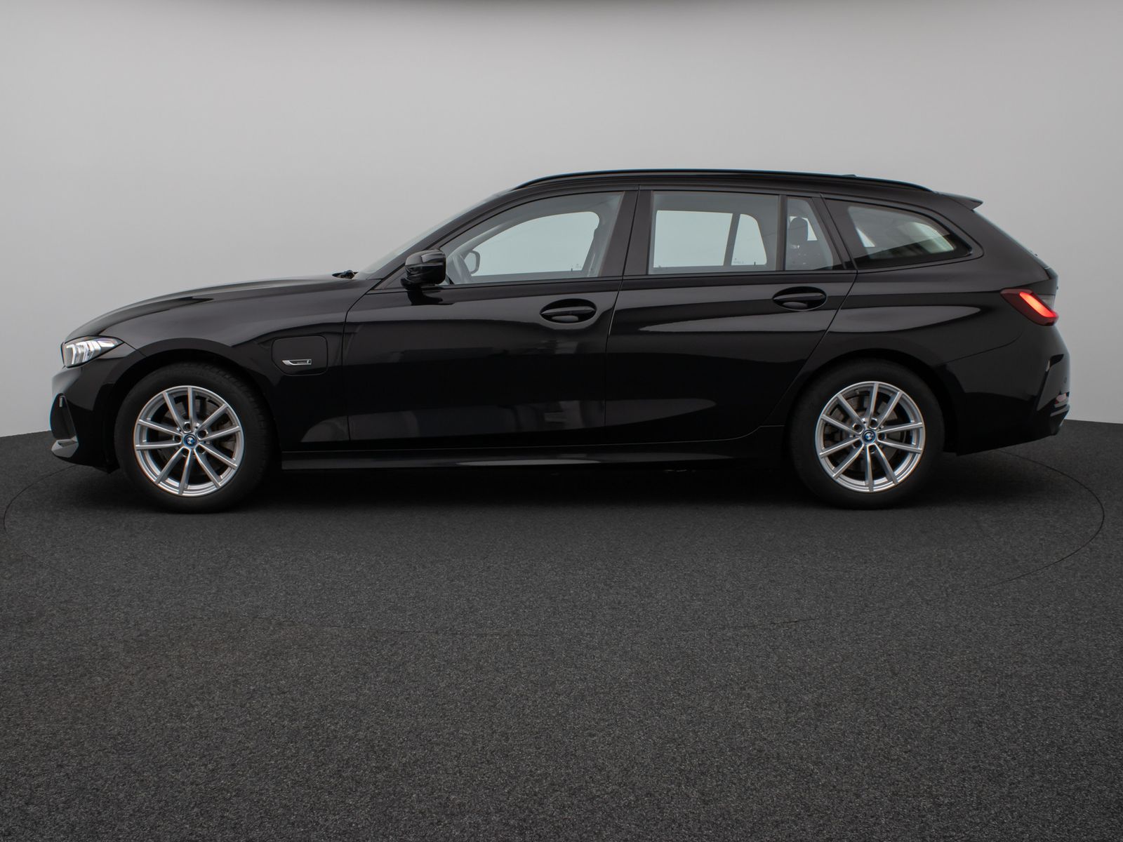 Fahrzeugabbildung BMW 330e xD DAB CockPit+ PDC Geschwindigkeitsreg