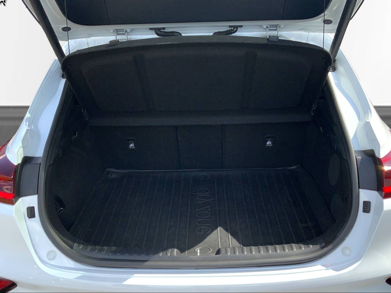 Xceed 1.6 T-GDI Black Xdition PANO,SHZ,NAV,PDC.