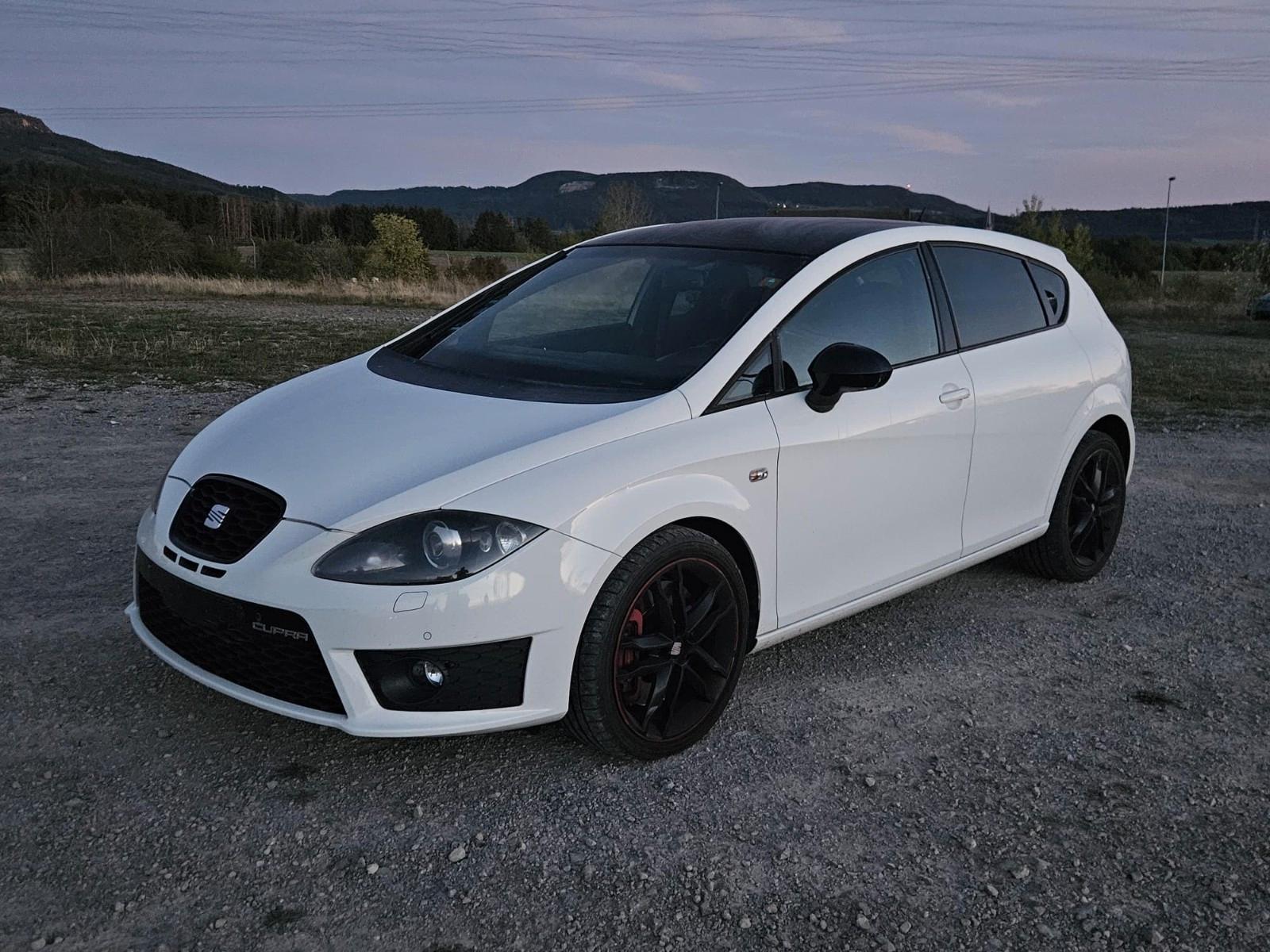 Seat Leon Cupra 2.0 TFSI 286 ch BVM / 1ère main / Alcantara / Bi-Xénon / Sièges chauffants