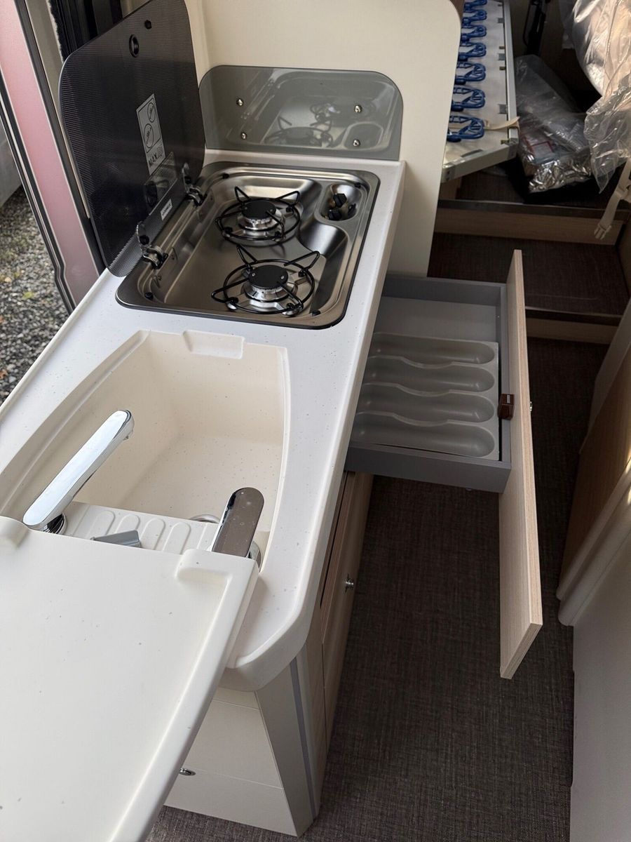 Fahrzeugabbildung Eura Mobil Van V 635 EB Alufelge, Keyless Entry, RFK, Radio