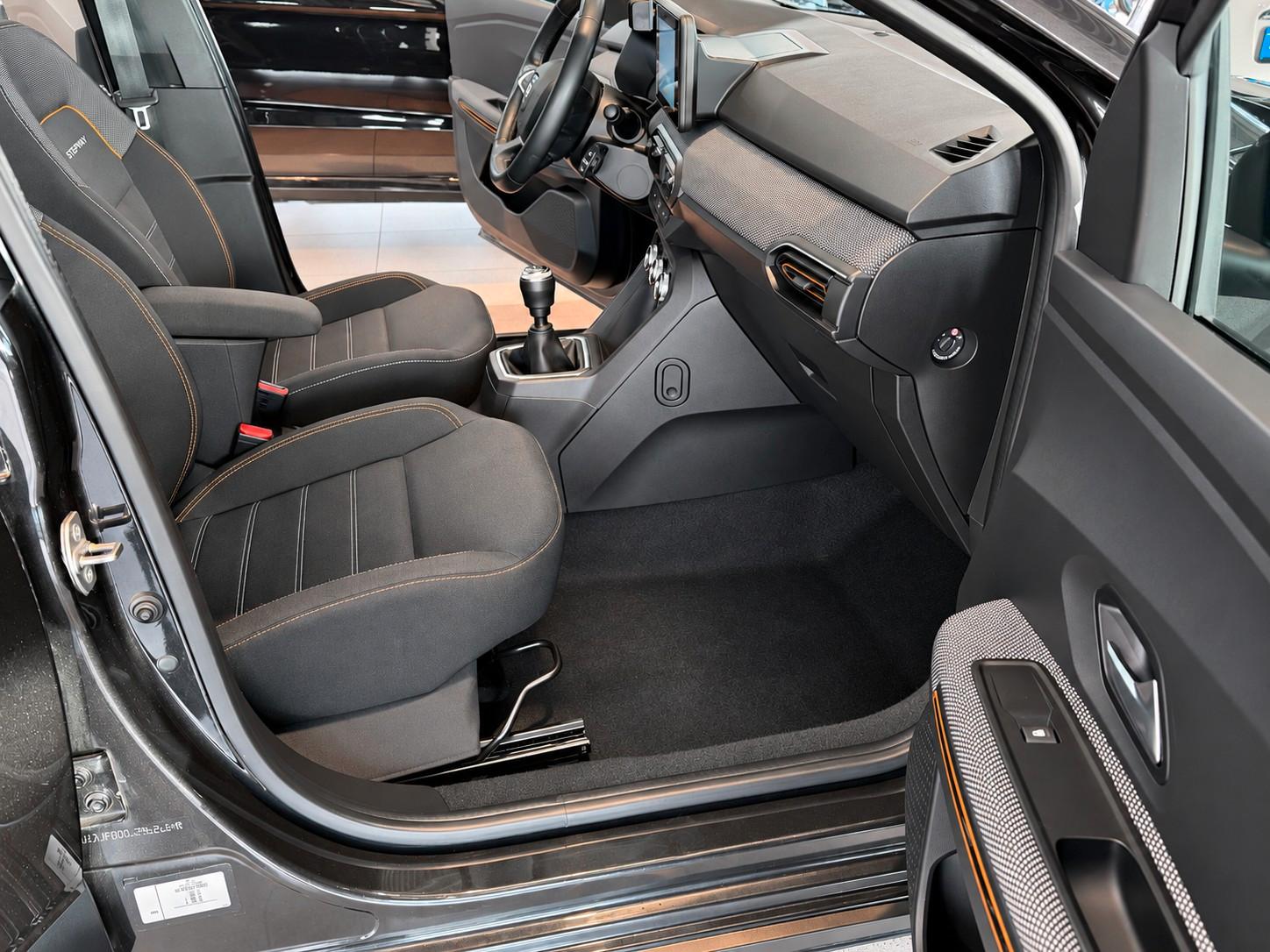 Dacia Sandero III Stepway 1. HAND LED AHK KAM CARPLAY