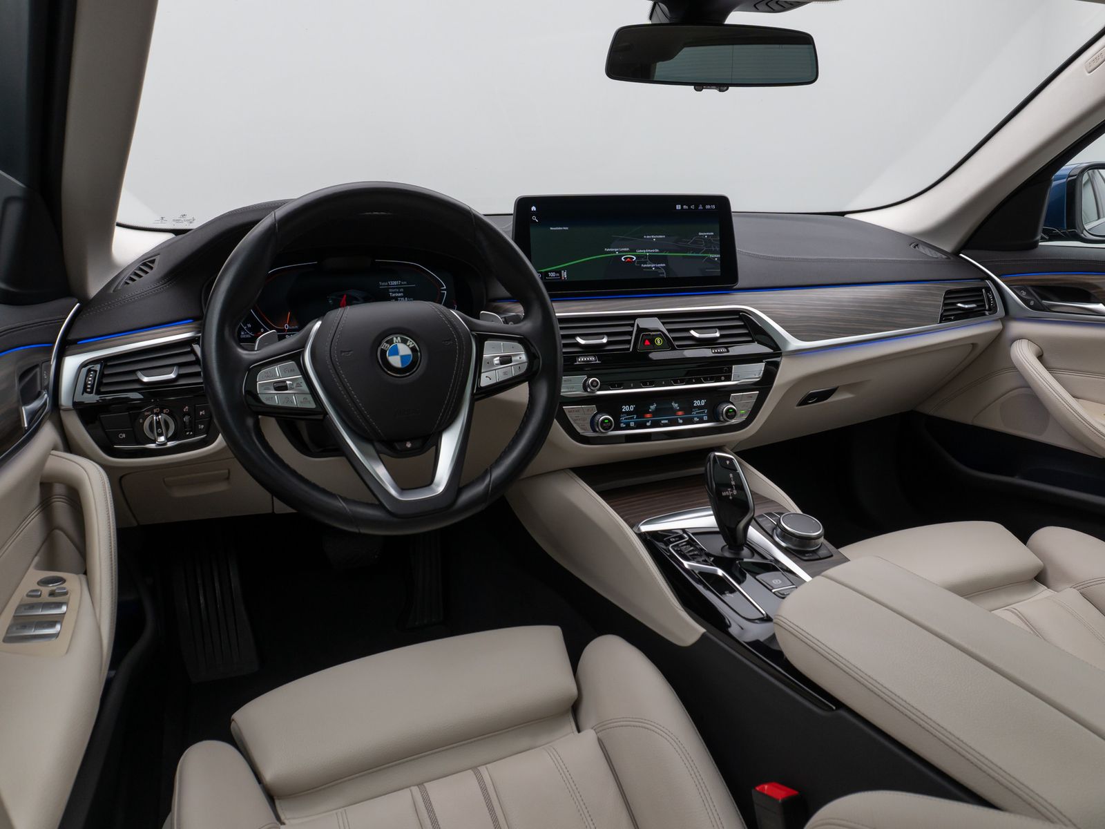 Fahrzeugabbildung BMW 530d Luxury Line Panorama Kamera HUD DAB Sport