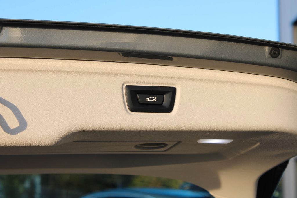 BMW 318d Touring AUT SHZ NAVI PDC LED KLIMAAUT