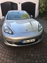 Porsche Panamera 4 -