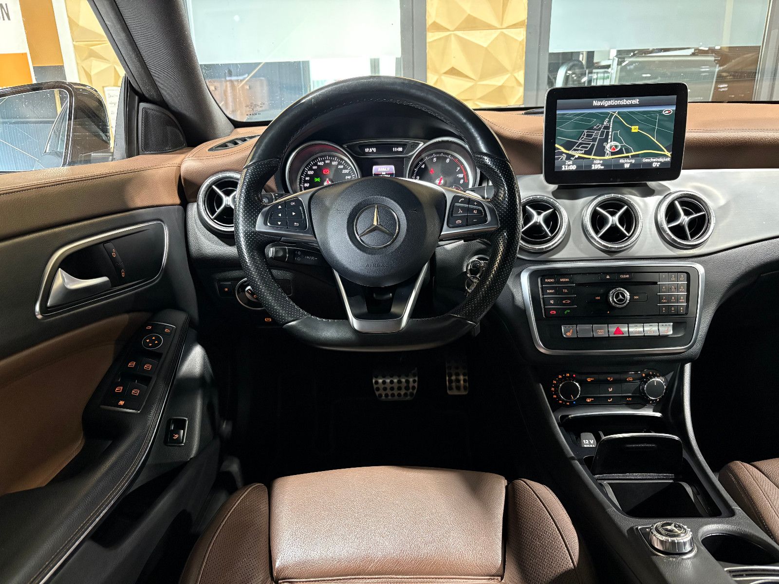 Fahrzeugabbildung Mercedes-Benz CLA 250/KAMERA/SHZ/NAVI/AMG-LINE/KLIMA/TEMPOMAT