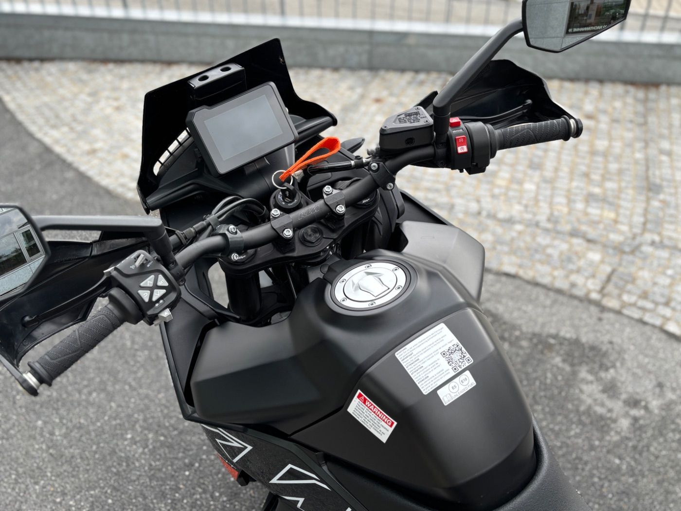 Fahrzeugabbildung KTM 890 SMT Modell 2023 Quickshifter, 2x Koffer