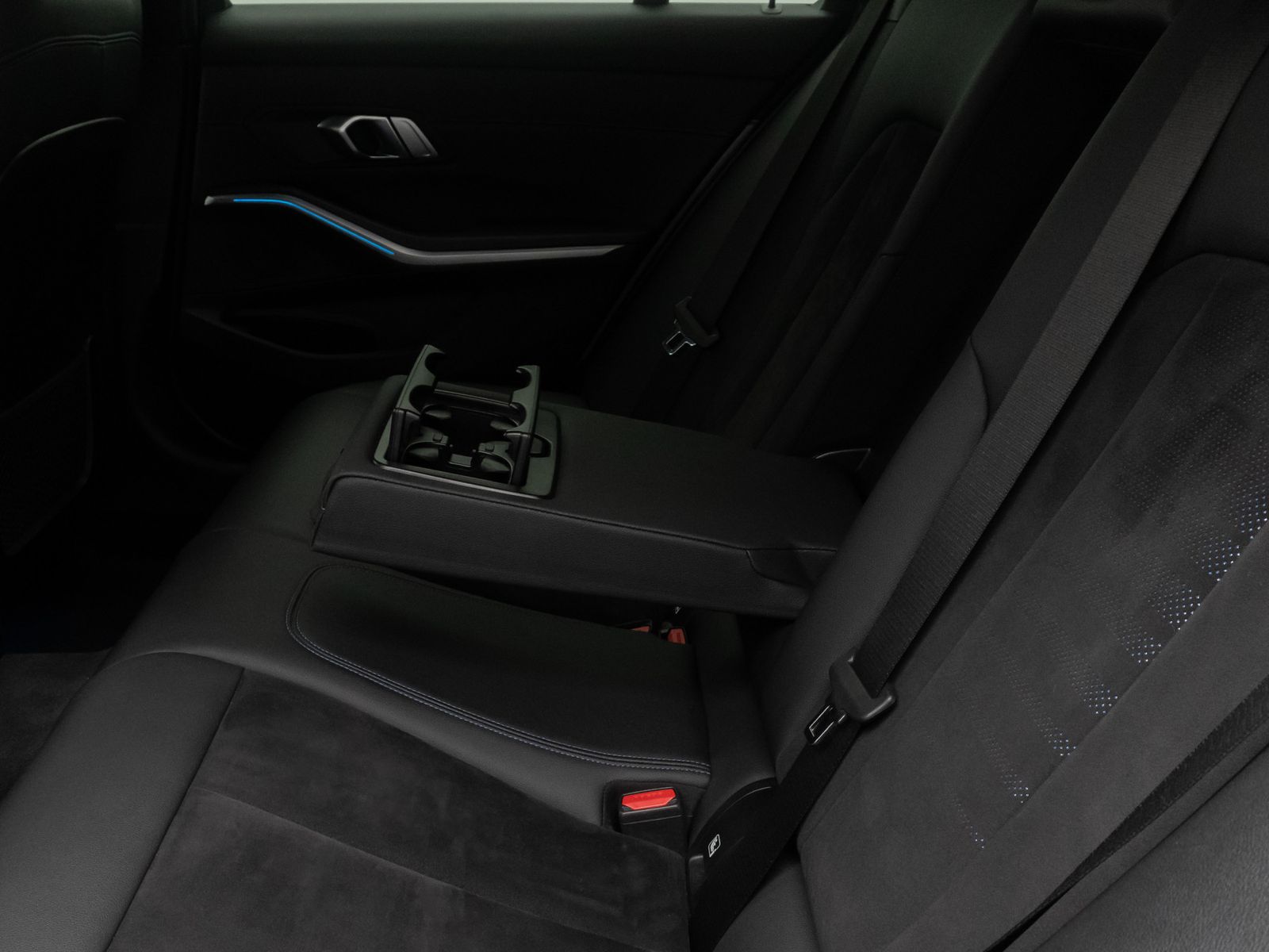 Fahrzeugabbildung BMW 320d M Sport HUD DAB Kamera HiFi Fernlic Komfort