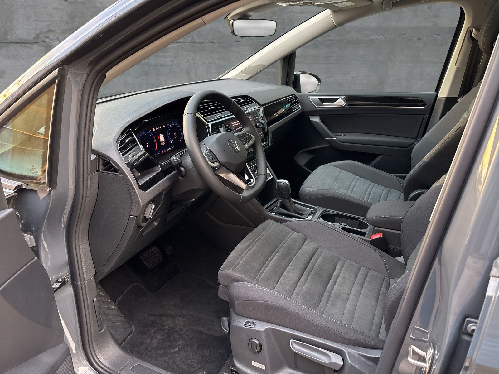 Fahrzeugabbildung Volkswagen Touran 2.0 TDI Highline Keyless Pano Kamera AHK