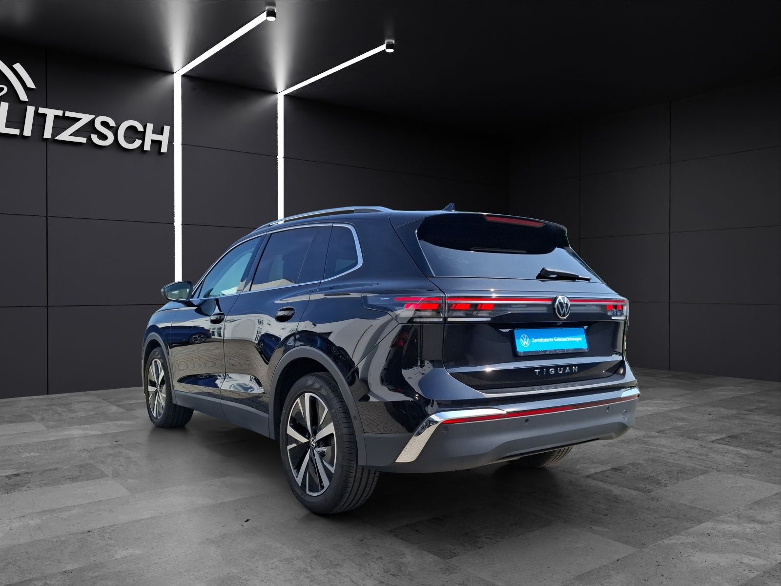 Fahrzeugabbildung Volkswagen Tiguan TDI Elegance DSG Matrix STH AHK Navi Pano