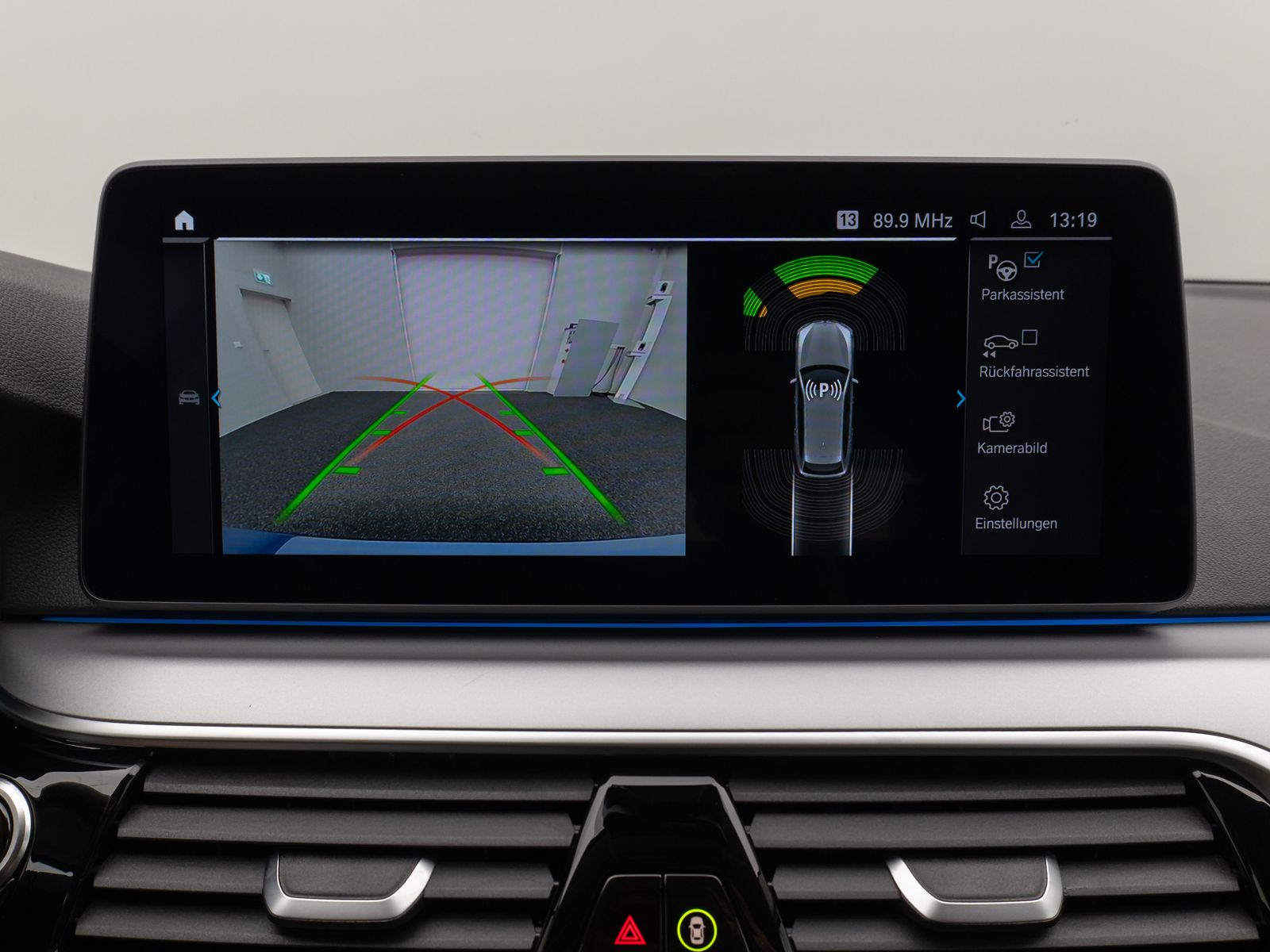 Fahrzeugabbildung BMW 530e Kamera Laser HUD DAB AHK Komfort Alarm ACC