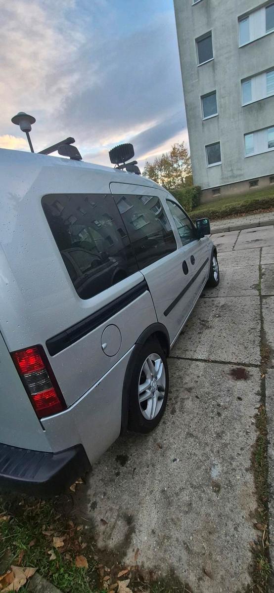 Opel Combo 2010 — interior