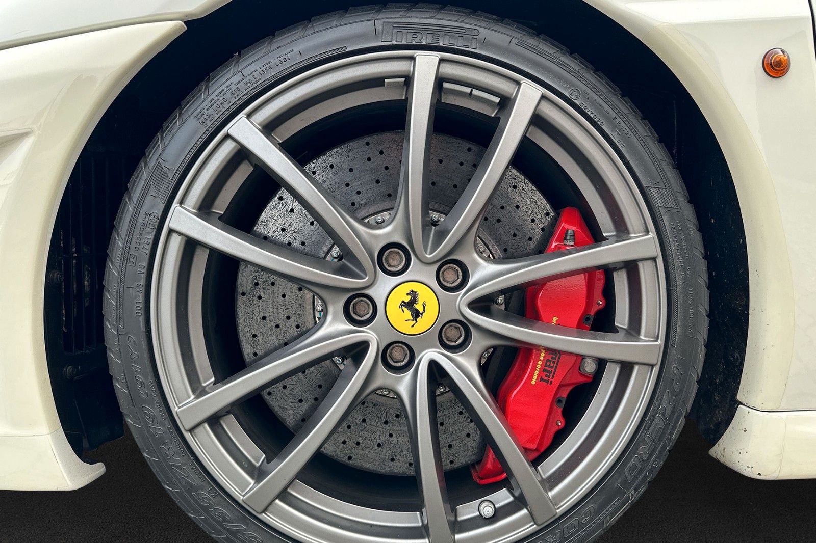 Fahrzeugabbildung Ferrari 430 Scuderia F1*dt. Auto*Carbon*4-Punkt-Gurt*LED